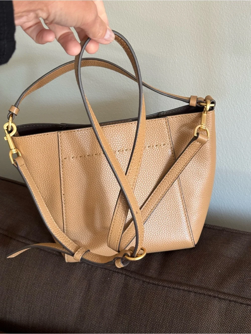 Tory Burch compact pebbled